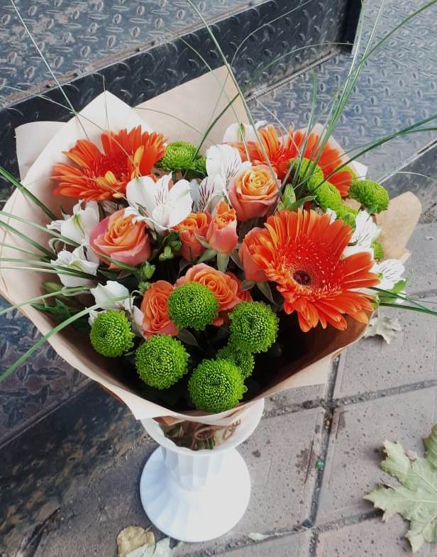 Букет цветов из: Герберы, Хризантемы, Альстромерии и Розы в Кореновске