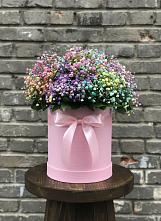 Цветочная композиция из Гипсофила и Розы в шляпной коробке в Кореновске