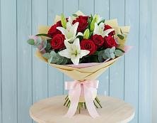 Букет цветов из:  Лилии и Розы в Кореновске
