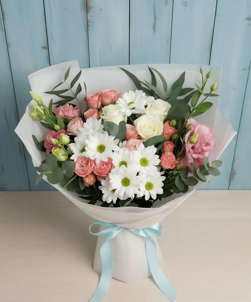 Букет цветов из: Розы, Лизиантусы и Хризантемы в Кореновске