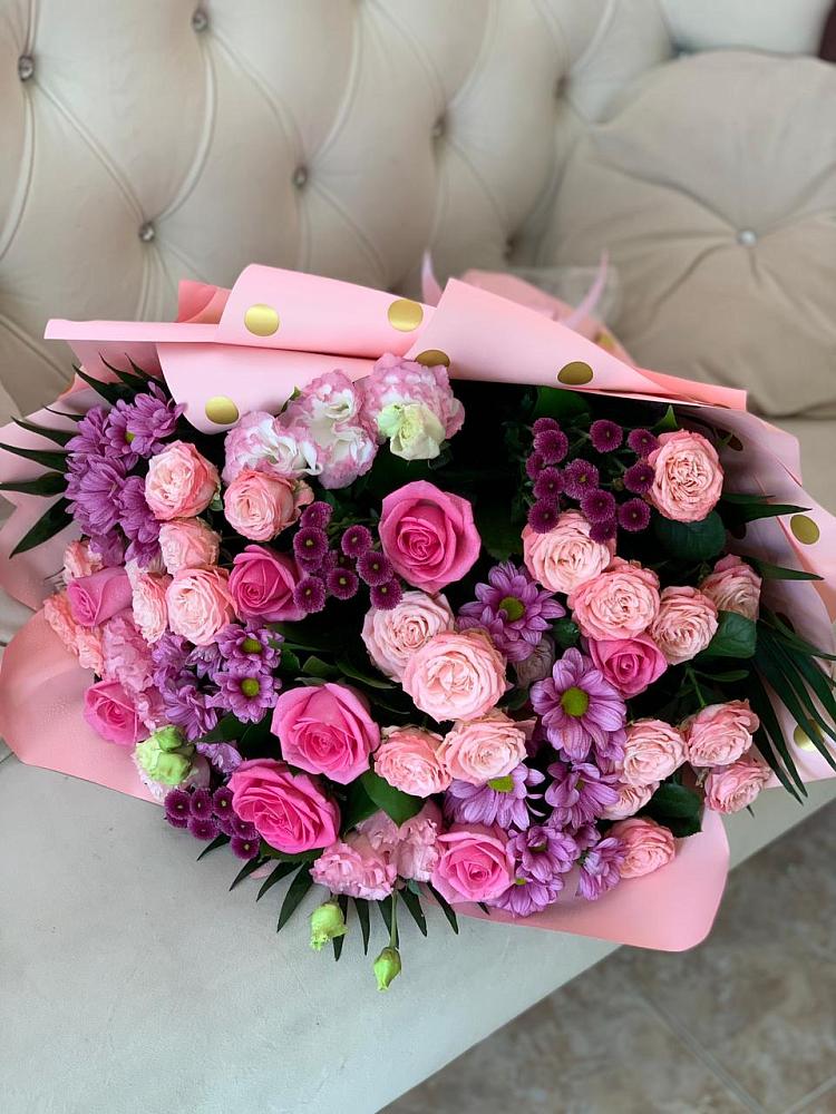 Букет цветов из: Хризантемы, Розы и Лизиантусы в Кореновске