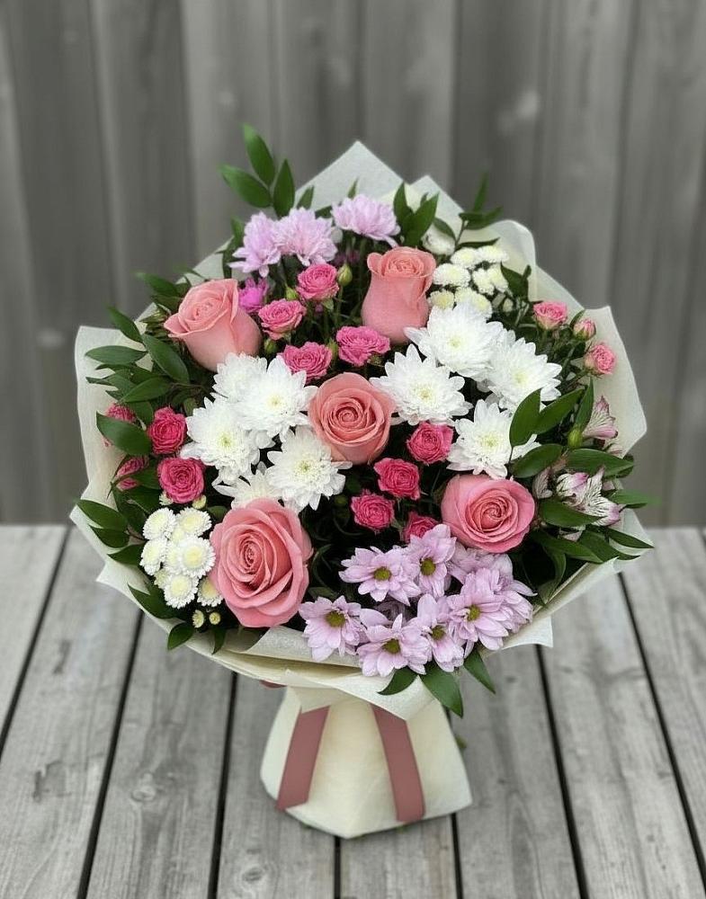 Букет цветов из: Альстромерии, Гвоздики, Розы и Хризантемы в Кореновске