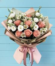 Букет цветов из:  Розы, Альстромерии и Лизиантусы в Кореновске