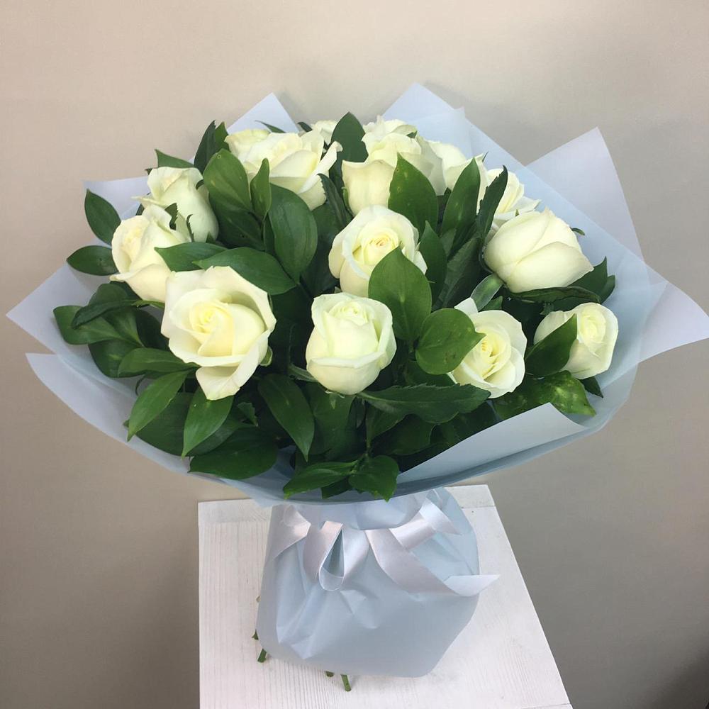 Букет 15 Белых роз Проуд в Кореновске