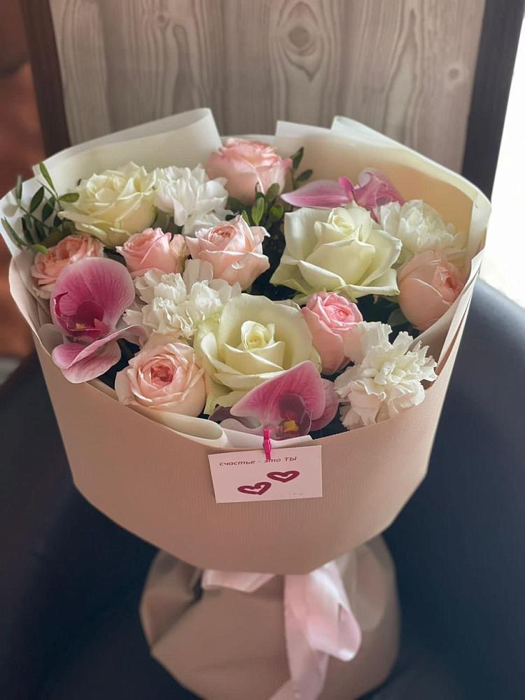 Букет цветов из: Орхидеи, Розы и Гвоздики в Кореновске