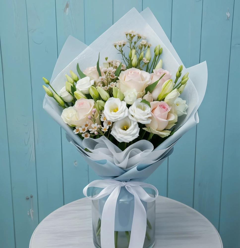 Букет цветов из: Розы и Лизиантусы в Кореновске