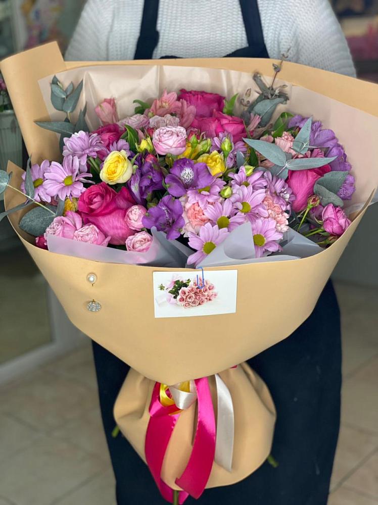 Букет цветов из: Хризантемы, Гвоздики и Альстромерии в Кореновске