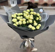 Букет Белые кустовые розы Солинеро в Кореновске