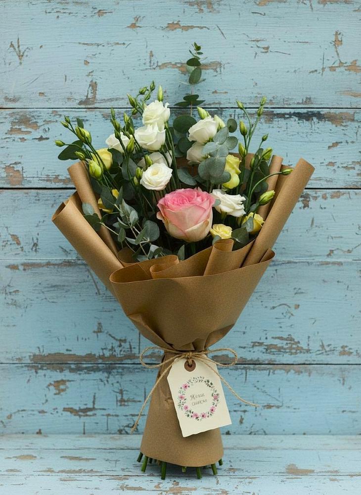 Букет цветов из: Розы и Лизиантусы в Кореновске