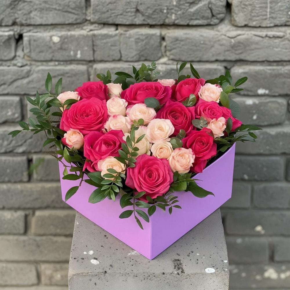 Цветочная композиция из Розы в коробке в Кореновске