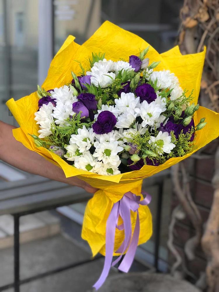 Букет цветов из: Ирисы, Хризантемы и Ромашки в Кореновске