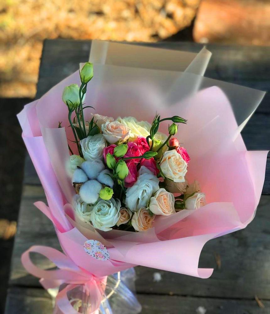 Букет цветов из: Розы и Лизиантусы в Кореновске