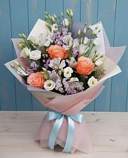 Букет цветов из:  Лизиантусы, Розы, Альстромерии и Гипсофила в Кореновске