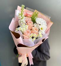 Букет цветов из:  Хризантемы и Розы в Кореновске