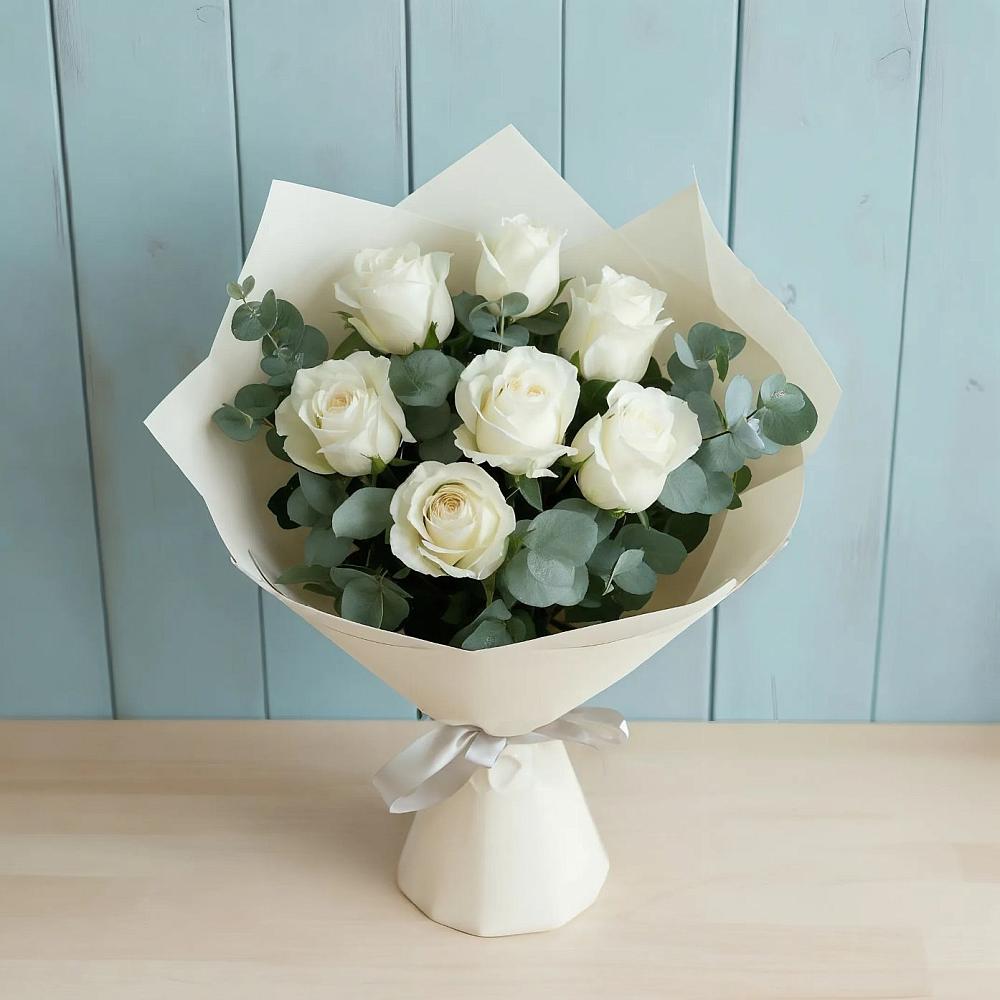 Букет Белые розы в Эвкалипте в Кореновске