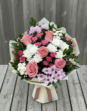 Букет цветов из:  Альстромерии, Гвоздики, Розы и Хризантемы в Кореновске