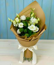 Букет цветов из:  Хризантемы и Лизиантусы в Кореновске