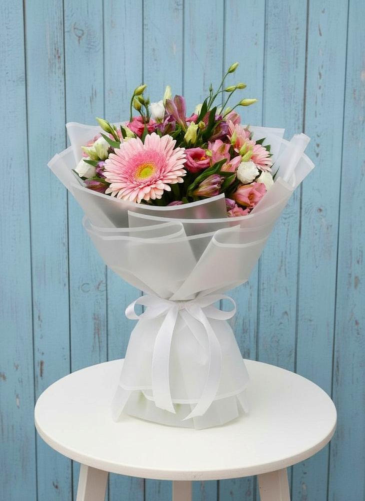 Букет цветов из: Герберы, Альстромерии и Лизиантусы в Кореновске