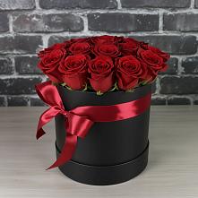 Цветочная композиция из Розы в шляпной коробке в Кореновске