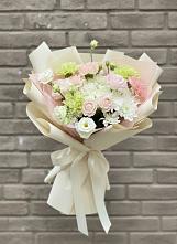 Букет цветов из:  Гвоздики, Розы, Лизиантусы и Хризантемы в Кореновске