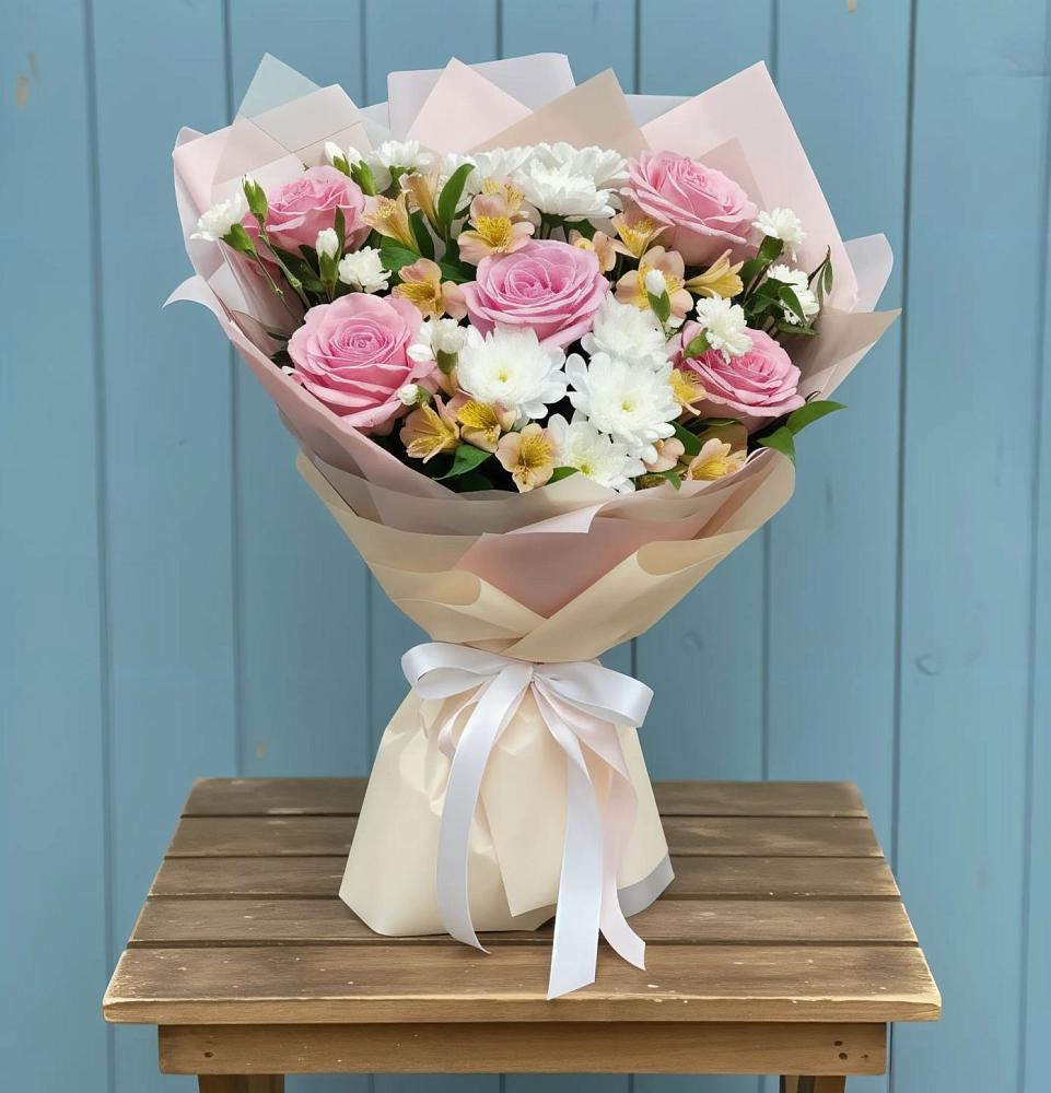 Букет цветов из: Гвоздики, Орхидеи и Розы в Кореновске