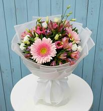 Букет цветов из:  Герберы, Альстромерии и Лизиантусы в Кореновске