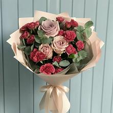 Букет цветов из:  Гвоздики и Розы в Кореновске