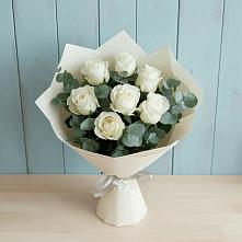 Букет Белые розы в Эвкалипте в Кореновске