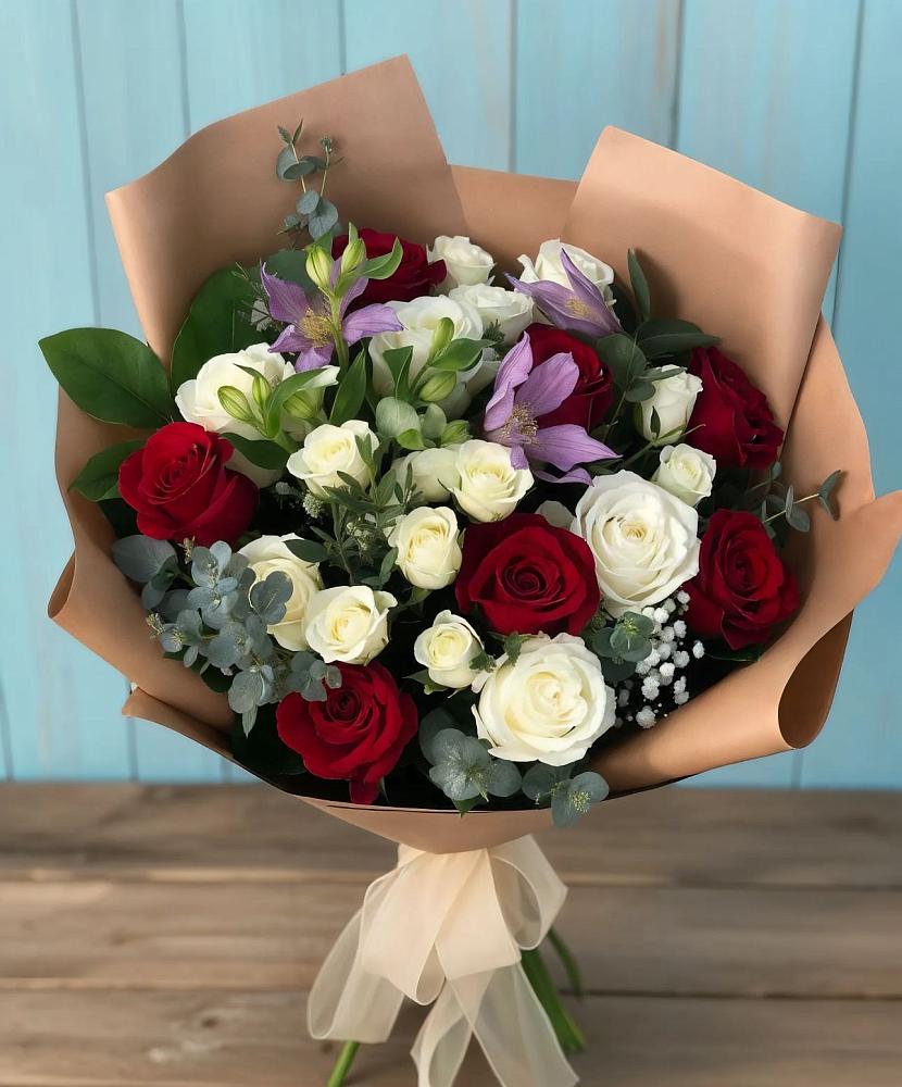 Букет цветов из: Розы и Альстромерии в Кореновске