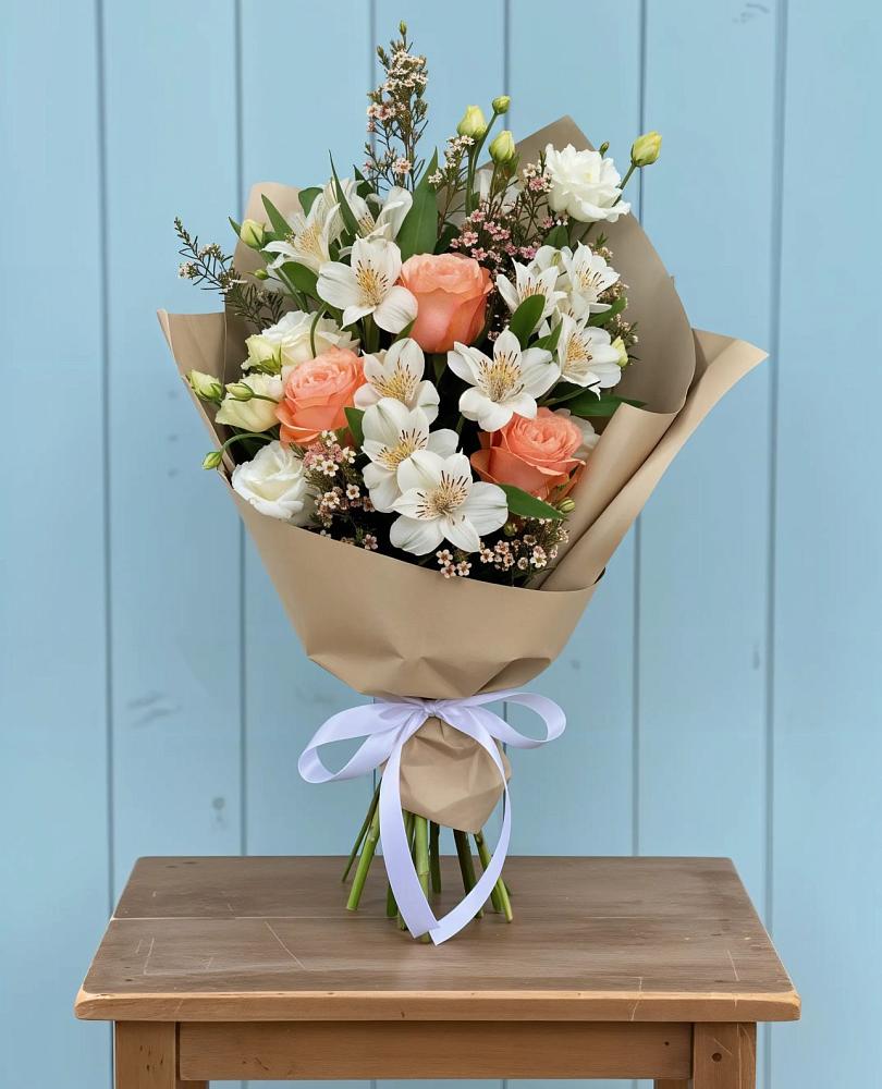 Букет цветов из: Альстромерии, Лизиантусы, Розы и Хризантемы в Кореновске