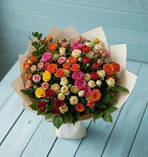 Букет Микс из разноцветных кустовых роз в Кореновске