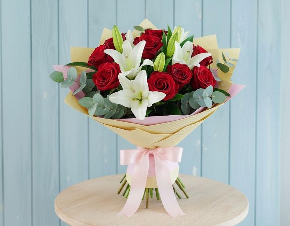 Букет цветов из: Лилии и Розы в Кореновске